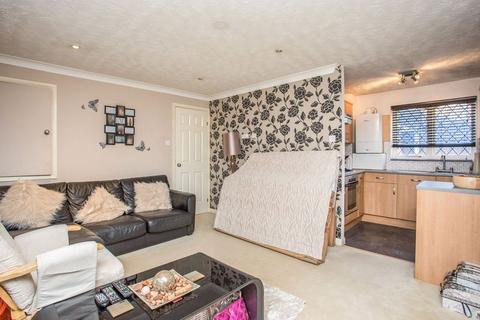 2 bedroom maisonette to rent - Padcroft Road, Yiewsley
