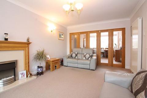 3 bedroom detached house for sale, Highcroft Avenue, Stourbridge DY8