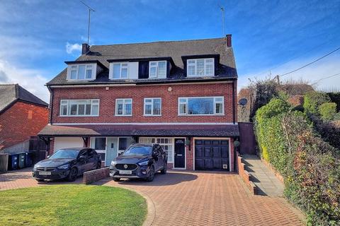 45 Kings Road, Chalfont St Giles, HP8 4HP