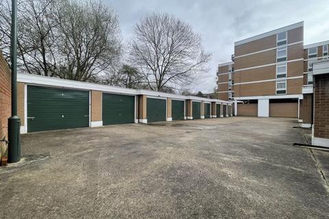 9, Spanbrook High Road, Chigwell, IG7 6AR