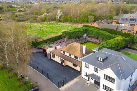 4 bedroom detached house for sale - Luxborough Lane, Chigwell IG7