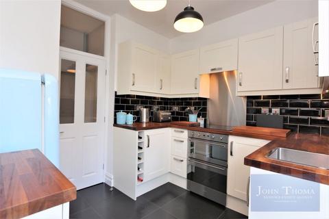 2 bedroom apartment to rent, Thurlby House, Woodford Green IG8