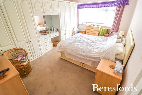 2 bedroom bungalow for sale - Derby Avenue, Upminster, RM14