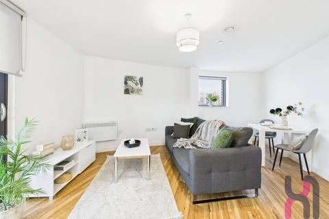 2 bedroom flat to rent, Manchester Waters, 3 Pomona Strand, Old Trafford, M16