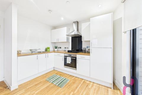 2 bedroom flat to rent, Manchester Waters, 3 Pomona Strand, Old Trafford, M16