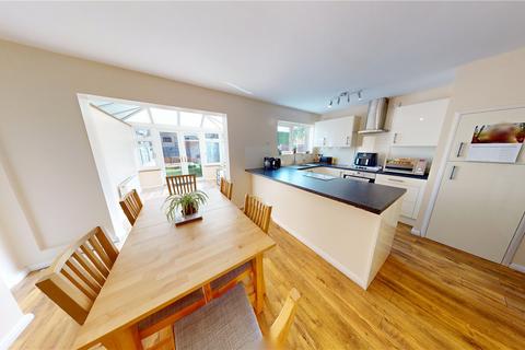 3 bedroom semi-detached house for sale - Lulworth Close, Stanford-le-Hope, Essex, SS17