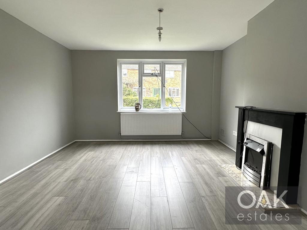 Barrow Lane, Cheshunt, Waltham Cross EN7 3 bed terraced house £1,900