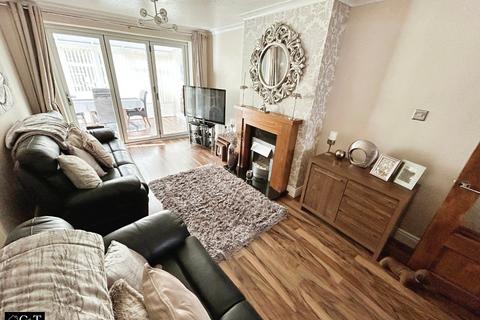 3 bedroom semi-detached house to rent, Jury Road, Brierley Hill