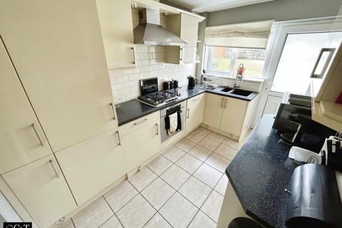 3 bedroom semi-detached house to rent, Jury Road, Brierley Hill