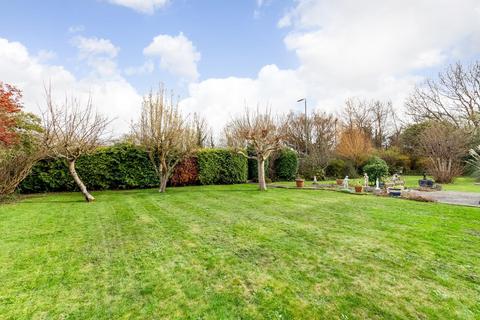 2 bedroom bungalow for sale - Cotleigh Avenue, Bexley