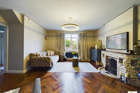 59 Cheyne Avenue, London, E18 2DP