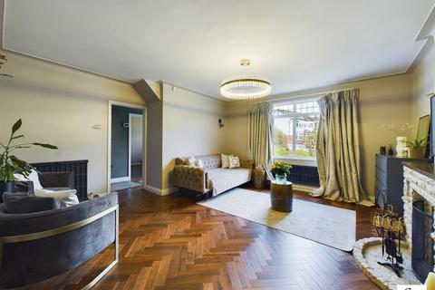 59 Cheyne Avenue, London, E18 2DP