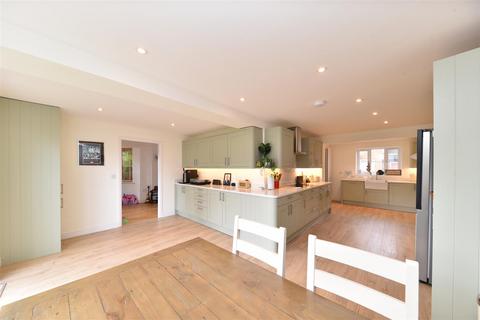 4 bedroom detached house for sale, The Beacons, Stevenage