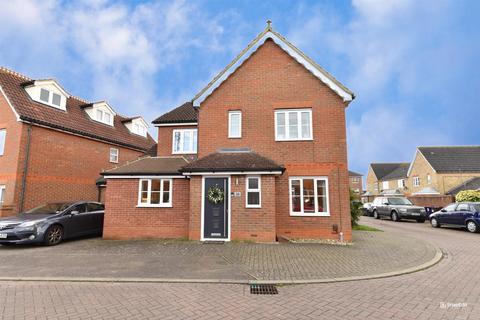 4 bedroom detached house for sale, The Beacons, Stevenage