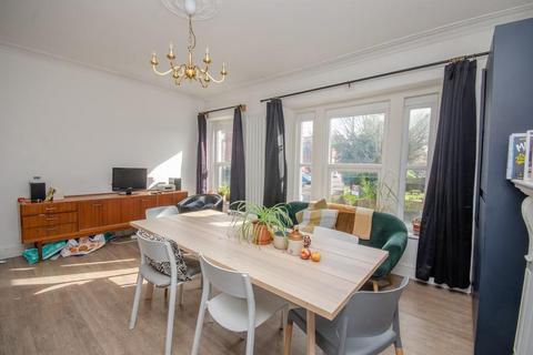 3 bedroom flat for sale - High Street, Staple Hill, Bristol, BS16 5HB