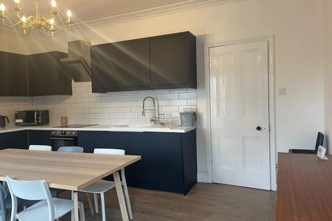 3 bedroom flat for sale, High Street, Staple Hill, Bristol, BS16 5HB