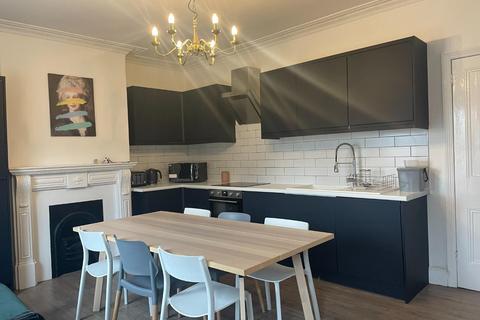 3 bedroom flat for sale, High Street, Staple Hill, Bristol, BS16 5HB