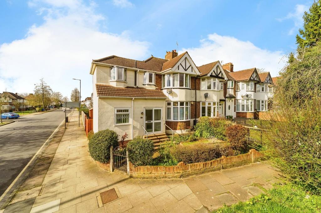 Kenton Lane Harrow 4 bed house for sale £650,000