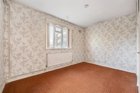 2 bedroom flat for sale, Lakeside Court, Green Lanes, London, N4