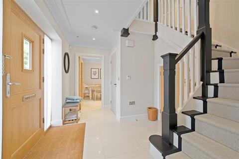 2 Martingales Close, Ascot, SL5 9FQ