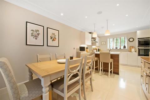 2 Martingales Close, Ascot, SL5 9FQ