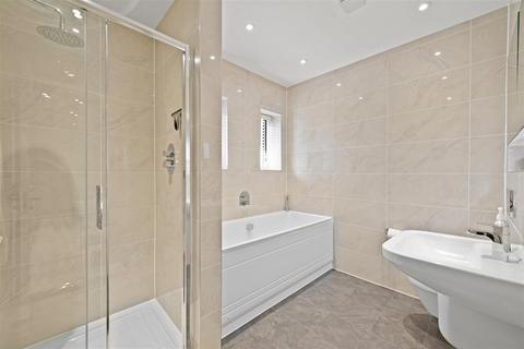 2 Martingales Close, Ascot, SL5 9FQ