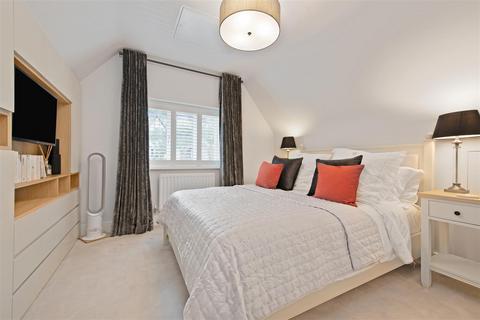 2 Martingales Close, Ascot, SL5 9FQ