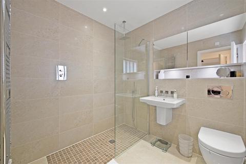 2 Martingales Close, Ascot, SL5 9FQ