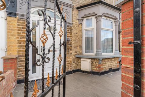 4 bedroom terraced house for sale - Chingford Road, London
