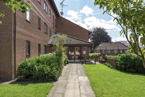 2 bedroom retirement property for sale, Flat 5 Princess Court, Princess Road, Malton, North Yorkshire, YO17 7HL