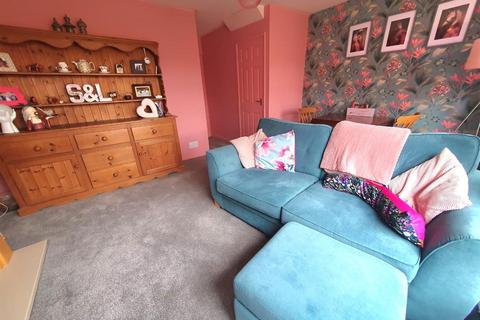 3 bedroom end of terrace house for sale, Woodford Close, Stockingford, Nuneaton