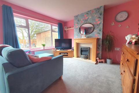 3 bedroom end of terrace house for sale, Woodford Close, Stockingford, Nuneaton