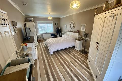 4 bedroom semi-detached house for sale - Park Avenue, Coxhoe, Durham