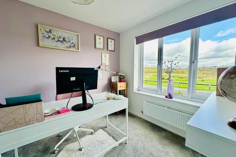 13 Loom End, Tiverton, EX16 5FJ