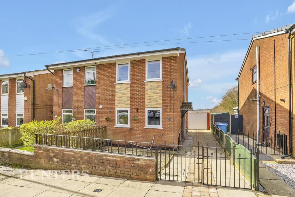 Spinners Gardens, Wardle, Rochdale... 2 bed semidetached house £825