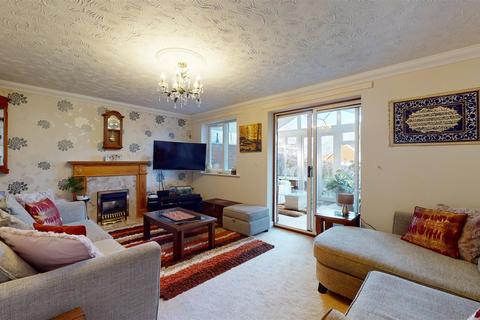 4 bedroom detached house for sale - Tiverton Crescent, Kingsmead