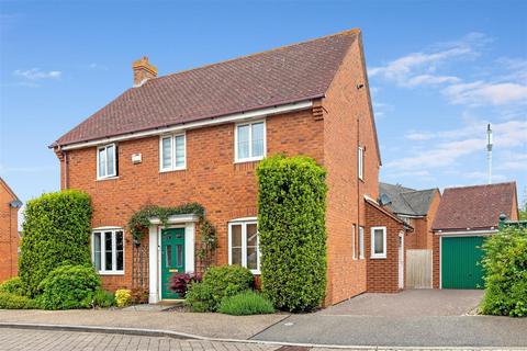 4 bedroom detached house for sale, Tiverton Crescent, Kingsmead