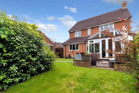 4 bedroom detached house for sale, Tiverton Crescent, Kingsmead