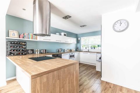 17 Foster Avenue, Windsor, SL4 4NQ