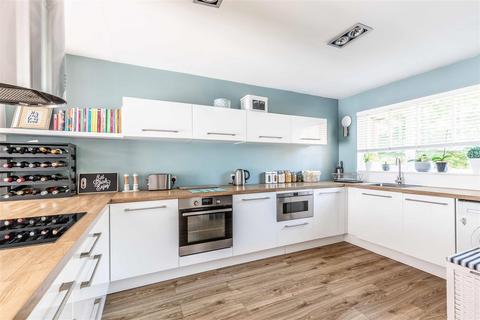 17 Foster Avenue, Windsor, SL4 4NQ