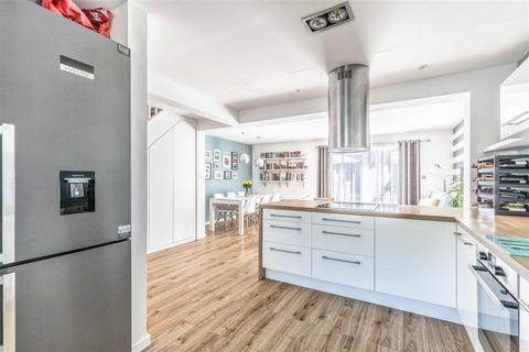 17 Foster Avenue, Windsor, SL4 4NQ