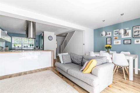17 Foster Avenue, Windsor, SL4 4NQ