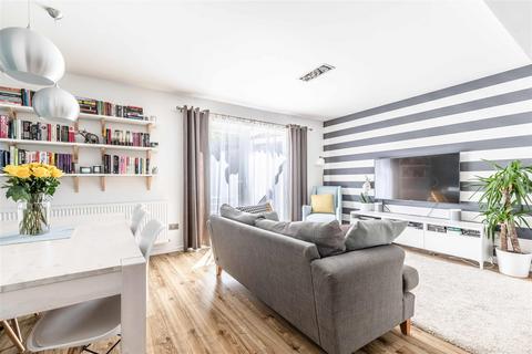 17 Foster Avenue, Windsor, SL4 4NQ