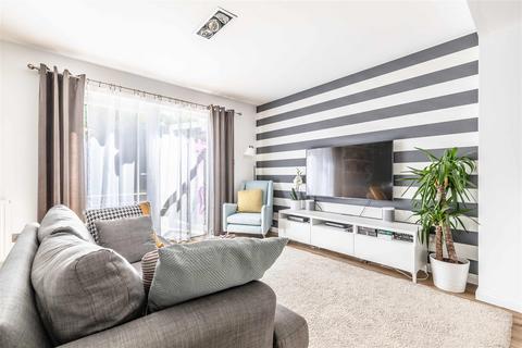 17 Foster Avenue, Windsor, SL4 4NQ