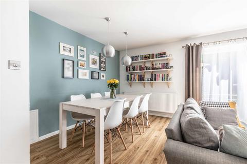 17 Foster Avenue, Windsor, SL4 4NQ
