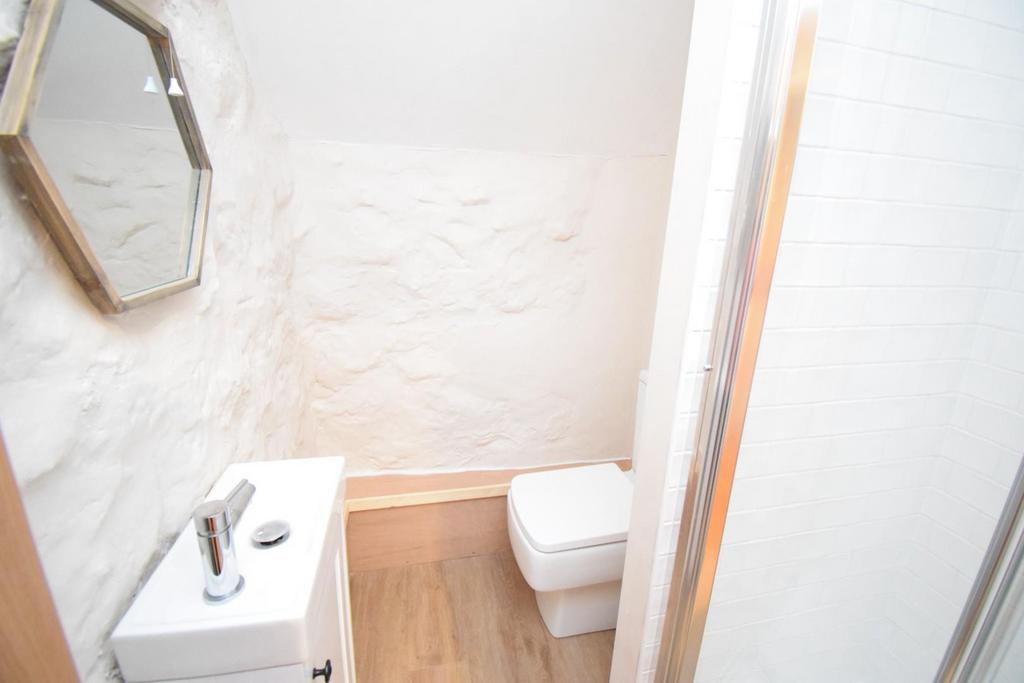 *shower room*