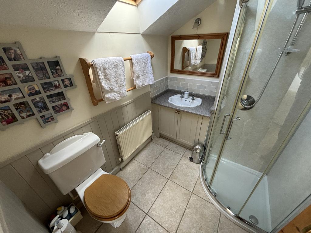 En suite to principle bedroom