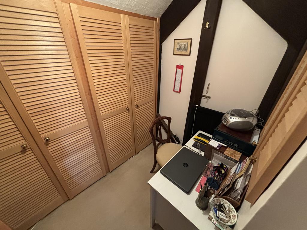 Walk in wardrobe/home office