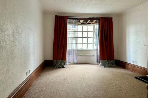 2 bedroom flat for sale, Church Street, Helston TR13