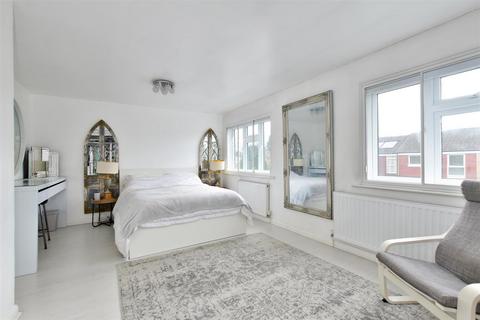 4 bedroom detached house for sale - Maplefield, Park Street, St. Albans